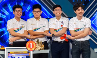 4 thí sinh Chung kết “Đường lên đỉnh Olympia” 2021 được trao học bổng Swinburne Việt Nam