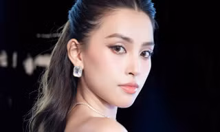 Ảnh thẻ của Hoa hậu Tiểu Vy xuất sắc cỡ nào mà hễ khoe là được nhiều người "xin vía"