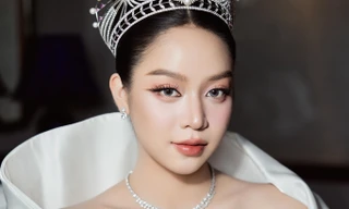 Cách Hoa hậu Thanh Thủy phản ứng nhanh nhạy trước sự cố khiến ai cũng bất ngờ