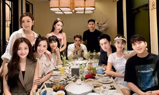 Hai cặp đôi tin đồn phim giờ vàng VTV hành động trái ngược trong bức ảnh này