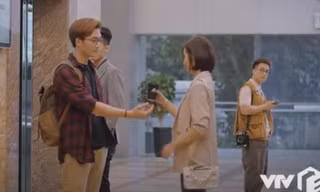 Thương Ngày Nắng Về: Màn đổi áo gay cấn của Trang - Duy sắp bị cả công ty phát hiện?