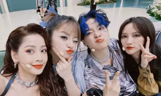 Cuối cùng Chi Pu cũng thực hiện được lời hẹn “tắm với các tỷ” nhưng mà lạ lắm