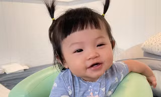 “Cưng muốn xỉu” với bé Suchin nhà Cường Đô La: Mái ngố, má bánh bao, biểu cảm hoạt hình