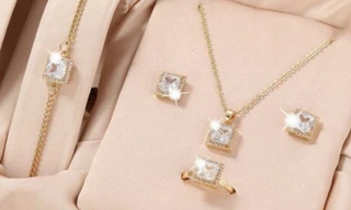 Thế Giới Khuyên: Mạ vàng là gì? Có nên sử dụng trang sức bạc mạ vàng không?