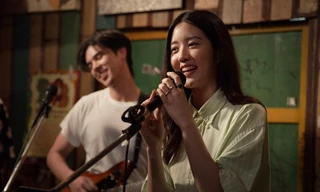 Cùng 'bước qua mùa cô đơn' với bộ phim lãng mạn nhất mùa Giáng sinh năm nay