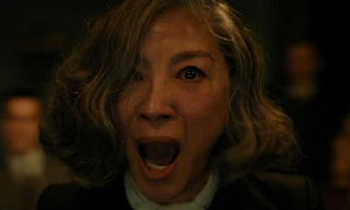 Chán đi qua đa vũ trụ, Dương Tử Quỳnh hóa 'bà đồng' có thể gọi thế lực siêu nhiên