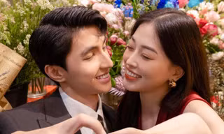 Bạn có phát hiện chi tiết sai sai trong bức ảnh cầu hôn của Bình An - Phương Nga?