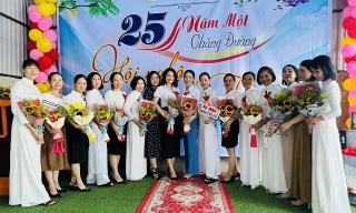 Cựu học sinh THCS Quảng Lộc: Bồi hồi, Hội ngộ và Tri ân - 25 năm một chặng đường