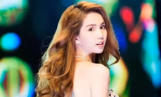 Ngọc Trinh gây thất vọng vì lộ vòng 1 xuống cấp rõ rệt trong chiếc áo siêu 'trễ nải'