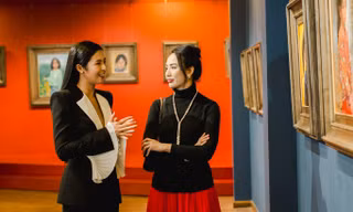 'Hoa hậu du lịch Việt Nam' Ngọc Diễm ủng hộ triển lãm tranh do Ngọc Hân tổ chức