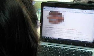 Mẹ lập nick ảo, phát hiện con chat sex