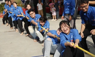 Đoàn viên tham gia chơi kéo co tại ngày hội thanh thiếu niên công giáo. Ảnh: Nguyễn Thắng