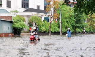 Một số điểm phường Bắc Giang bị ngập sâu khi trời mưa to. Ảnh: Nguyễn Thắng