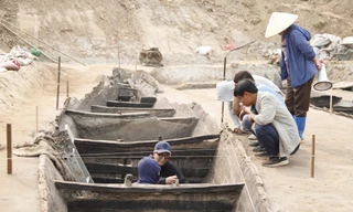 Khai quật khẩn cấp thuyền cổ ở Bắc Ninh. Ảnh: Nguyễn Thắng