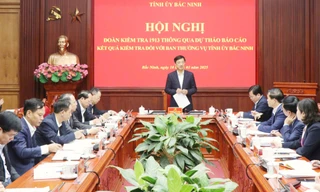 Ủy viên Bộ Chính trị, Bí thư Trung ương Đảng, Chủ nhiệm Ủy ban Kiểm tra Trung ương Nguyễn Duy Ngọc chủ trì hội nghị.