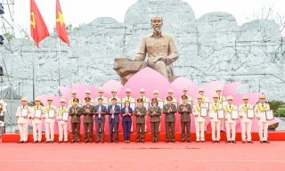 Giám đốc Công an tỉnh Bắc Giang tuyên dương 10 gương mặt trẻ và 10 gương Công an xã tiêu biểu làm theo lời Bác.