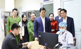 Lãnh đạo tỉnh Bắc Ninh thăm mô hình bệnh viện không giấy tờ tại Trung tâm Y tế huyện Yên Phong.