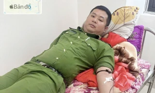 Đại úy Nông Quốc Dương hiến máu cứu bệnh nhân gặp nguy kịch.