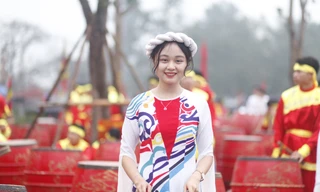 Nữ sinh Học viện Cảnh sát nhân dân đánh trống tại Lễ hội kỷ niệm 140 năm Khởi nghĩa Yên Thế