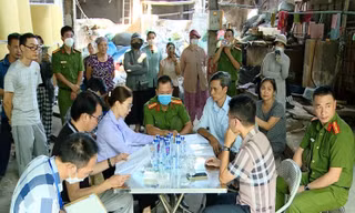 Cơ quan chức năng tỉnh Bắc Ninh kiểm tra cơ sở sản xuất giấy ở phường Phong Khê.