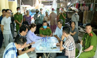 Cơ quan chức năng tỉnh Bắc Ninh kiểm tra cơ sở sản xuất giấy ở phường Phong Khê.