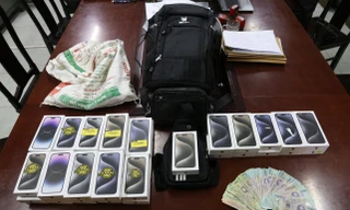 Công an thu giữ tang vật.