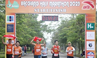 Các vận động viên về đích. Ảnh: Nguyễn Thắng.