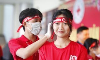 Các bạn tình nguyện viên tại chương trình. Ảnh: Nguyễn Thắng.