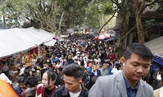 Biển người đến chùa Phật Tích vào những ngày đầu năm mới. Ảnh: Nguyễn Thắng