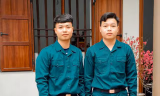 Đinh Văn Đức và Đinh Văn Huy cùng viết đơn nhập ngũ.