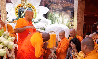 Khai mở xá lợi Phật tại chùa Phúc Sơn.
