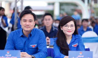 Bí thư Tỉnh Đoàn Bắc Ninh Trần Văn Đăng và chị Hồ Hồng Nguyên - Trưởng Ban Thanh niên trường học Trung ương Đoàn dự chương trình. Ảnh: Nguyễn Thắng