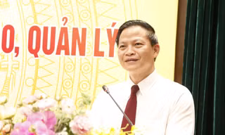 Chủ tịch UBND tỉnh Bắc Ninh Vương Quốc Tuấn phát biểu tại cuộc họp. Ảnh: Nguyễn Thắng