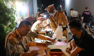 Công an tỉnh Bắc Ninh xử lý thanh thiếu niên vi phạm giao thông.