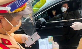 Phát hiện mẫu giấy đi đường mới ở Hà Nội ‘quét mã không thấy thông tin’