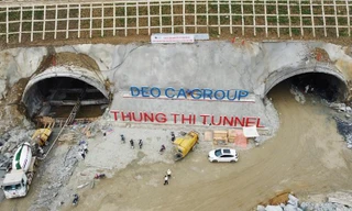 Đi xuyên hầm qua núi dài nhất cao tốc Ninh Bình - Thanh Hóa