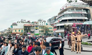 Quây rào cấm người, xe qua lại khu vực tòa nhà Hàm cá mập từ 7/4