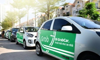 Bộ Giao thông cho rằng loại hình Grab car là xe hợp đồng điện tử, không cần thiết phải gắn hộp đèn trên nóc như một số đề xuất trước đó.