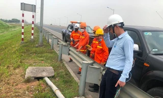 Cận cảnh đoạn cáp bị cắt đứt khiến cao tốc về Hà Nội - Hải Phòng 'tê liệt'