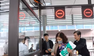 Thêm 10 tuyến xe buýt Hà Nội thanh toán bằng thẻ, vé điện tử