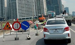 Hàng rào thi công chậm tiến độ gây ùn tắc kéo dài ở đường Vành đai 3