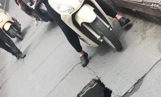 Mặt cầu Long Biên bị thủng: Lãnh đạo công ty quản lý cầu nói gì?