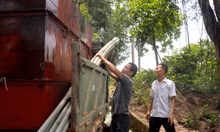 Nằm giữa hai công trình nước sạch lớn nhất miền Bắc, người dân vẫn thiếu nước sinh hoạt