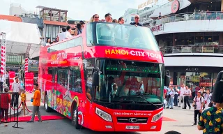 Xe buýt du lịch 2 tầng thoáng nóc xuống đường khai trương tuyến sáng 30/5.
