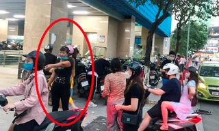 Nhiều bãi trông xe 'lậu' bủa vây ga tàu Cát Linh