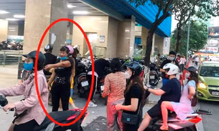 Nhiều bãi trông xe 'lậu' bủa vây ga tàu Cát Linh