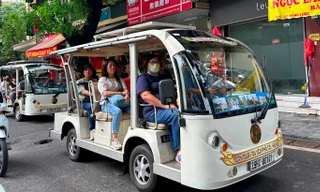 Ô tô điện chở khách chạy trên đường cấm: Sở Xây dựng Hà Nội nói gì?