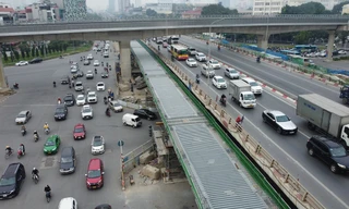 Cấm xe máy, xe thô sơ lên cầu vượt Mai Dịch