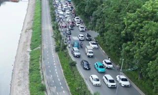 Sốt ruột nhìn đường dành riêng xe đạp ở Hà Nội không một bóng người