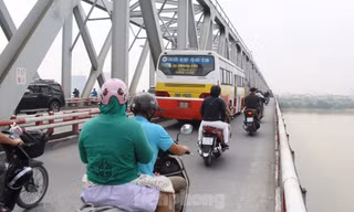 Cho phép ô tô 16 chỗ trung chuyển khách được qua cầu Chương Dương